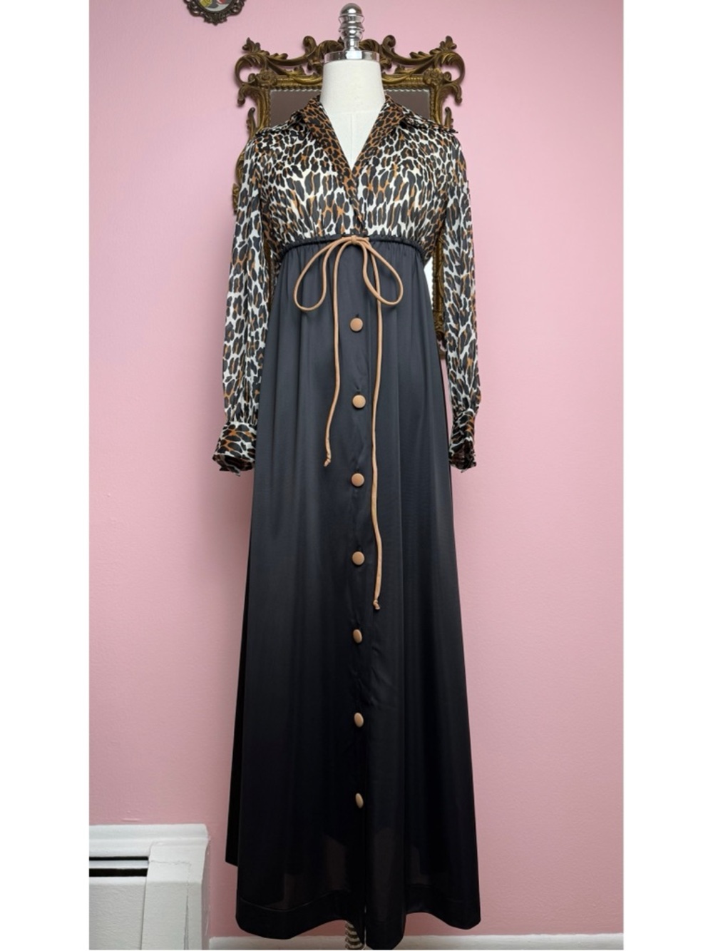Vintage Vanity Fair Leopard Hostess Dress Collar Nightgown Petite